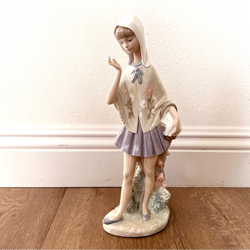 Lladro Zaphir Figurine Hoodie Girl‎ With Basket Spain - Vintage SUPER RARE 12” H